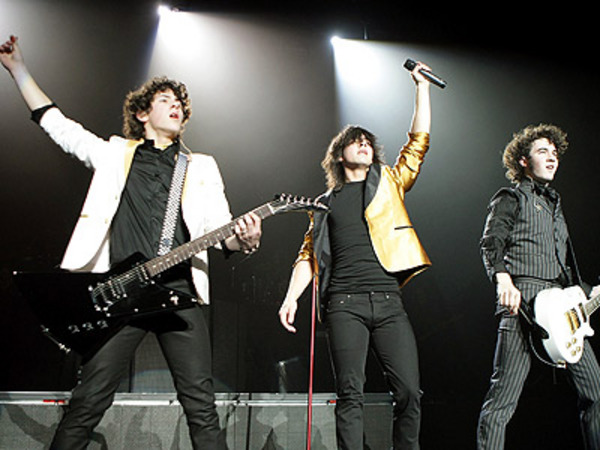 jonas brothers new years